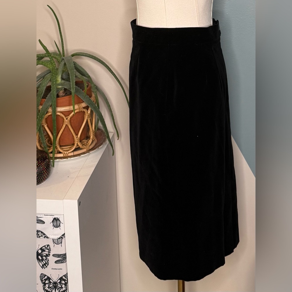 Escada by Margaretha Ley Black Velvet Pencil Skirt Germany 44 (US 8) Vintage - Picture 2 of 10